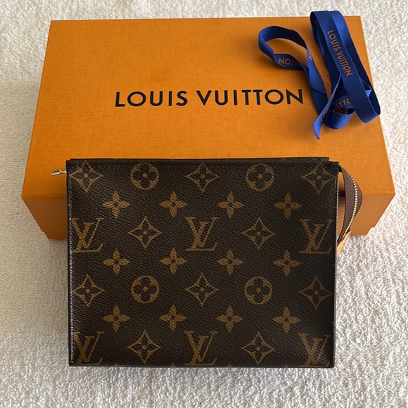 Louis Vuitton Handbags - Louis Vuitton Monogram Toiletry 19 Pouch